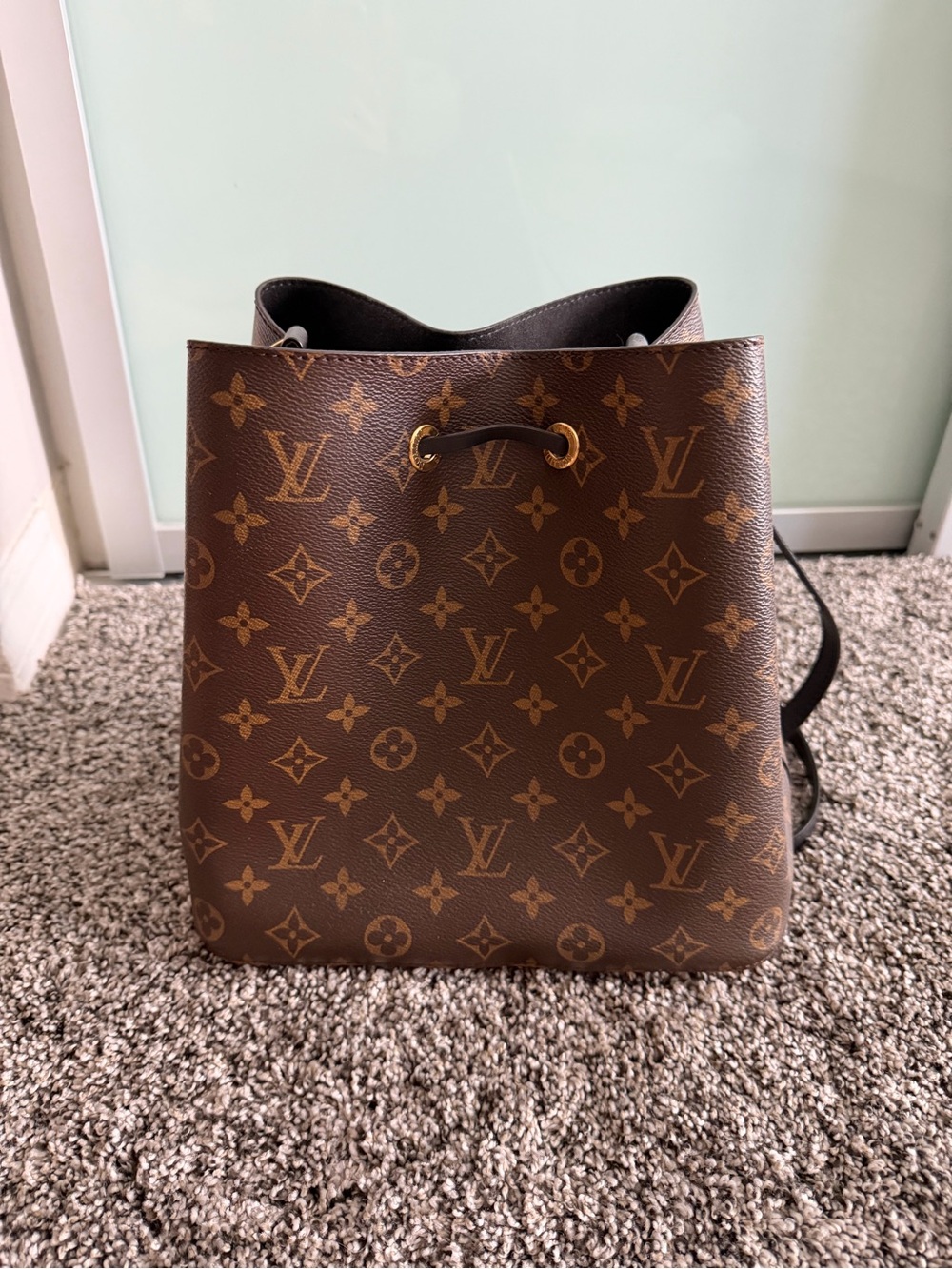 Authentic Louis Vuitton Monogram Canvas Drawstring Neonoe Bag in Brown & Black - Picture 4 of 8